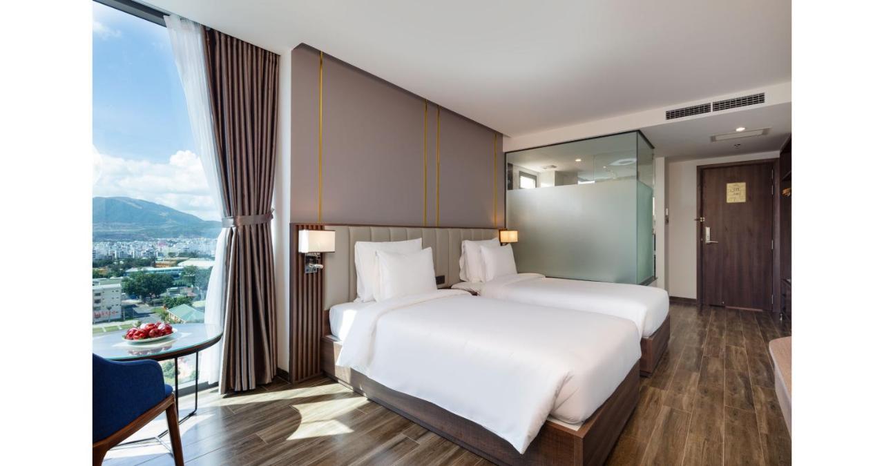 Amber Hotel Managed By Ht Nha Trang Exteriör bild